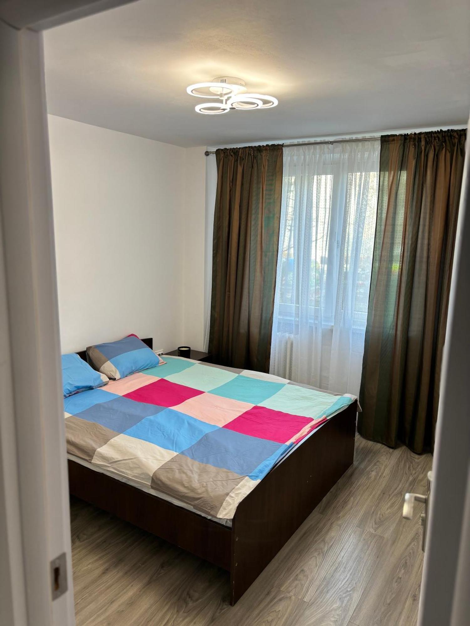 3 Camere Decomandat Bucarest Esterno foto