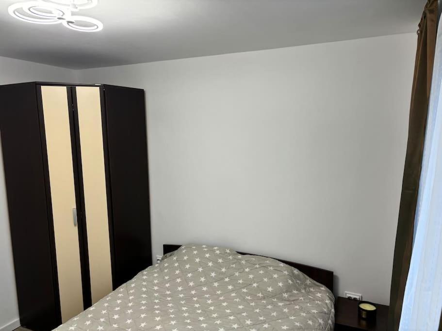 3 Camere Decomandat Bucarest Esterno foto
