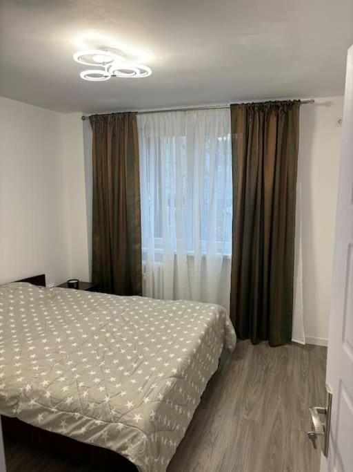 3 Camere Decomandat Bucarest Esterno foto