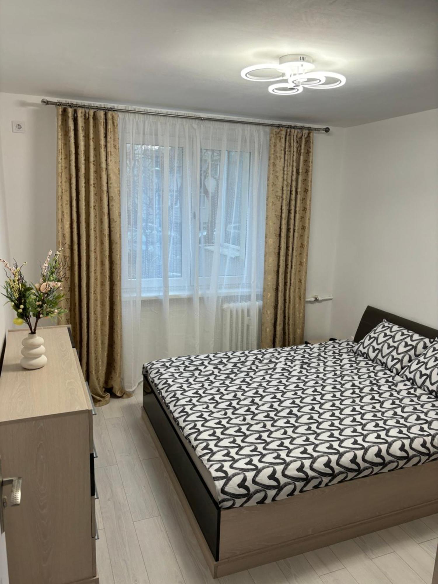 3 Camere Decomandat Bucarest Esterno foto